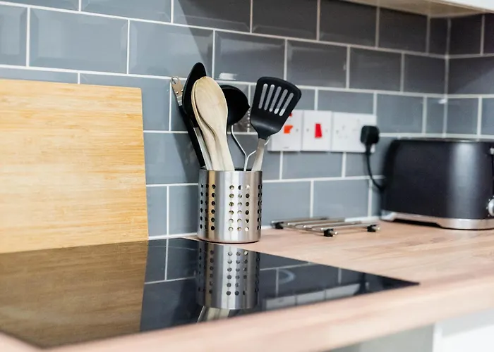 Modern 5 Bed House In Bedford Perfect For Contractors