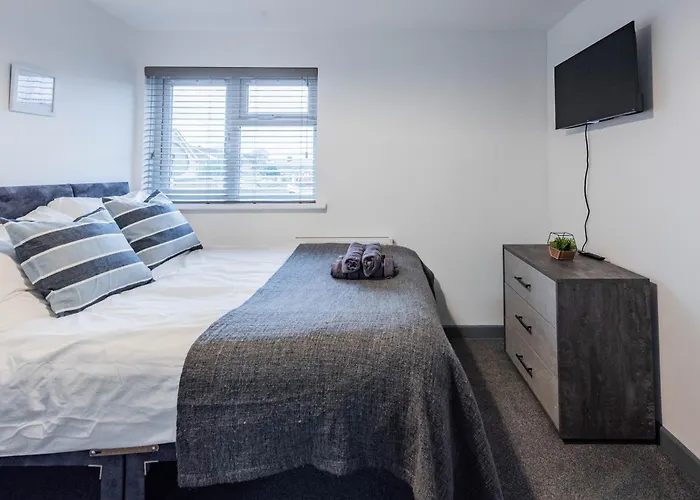 Modern 5 Bed House In Bedford Perfect For Contractors