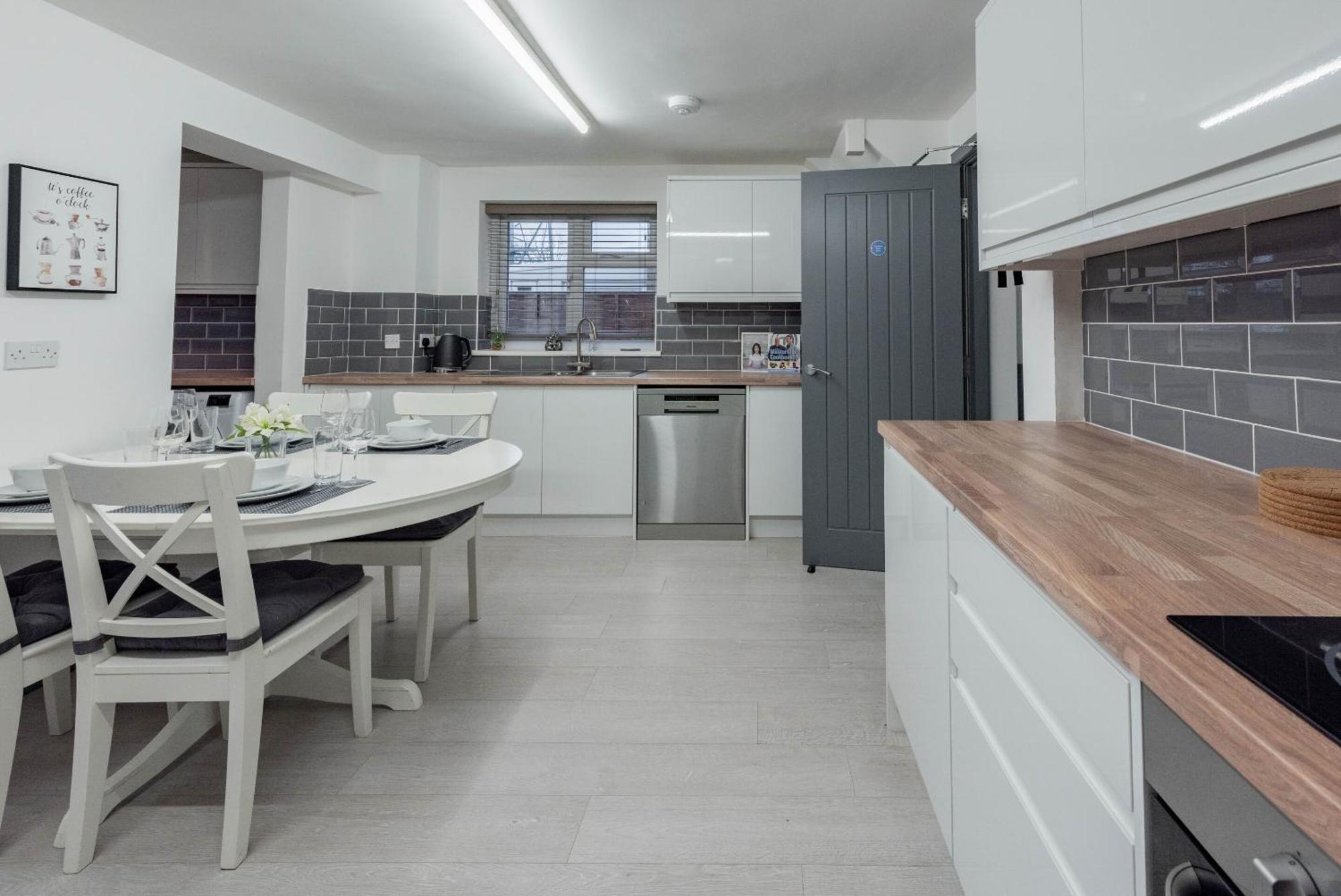Holiday home Modern 5 Bed House In Perfect For Contractors